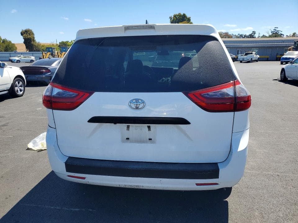 2020 TOYOTA SIENNA L 6