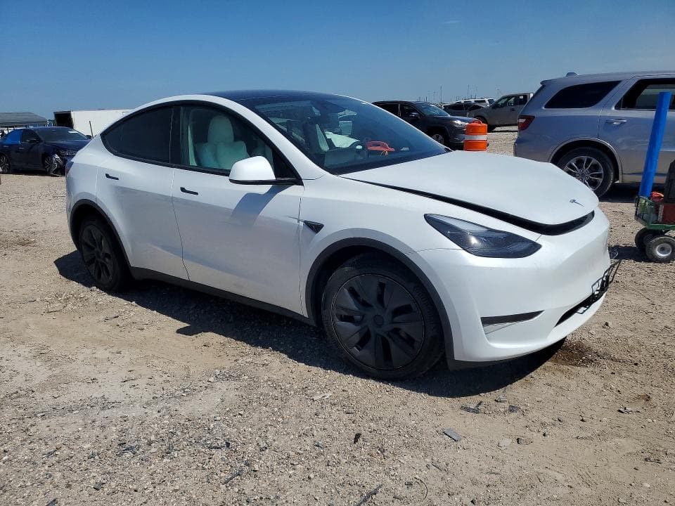 2024 TESLA MODEL Y 4