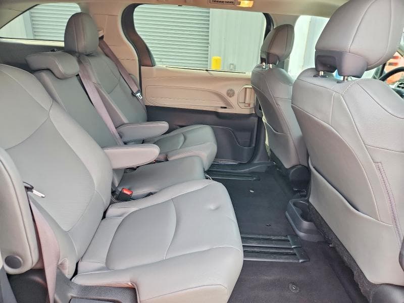 2024 TOYOTA SIENNA XLE 11