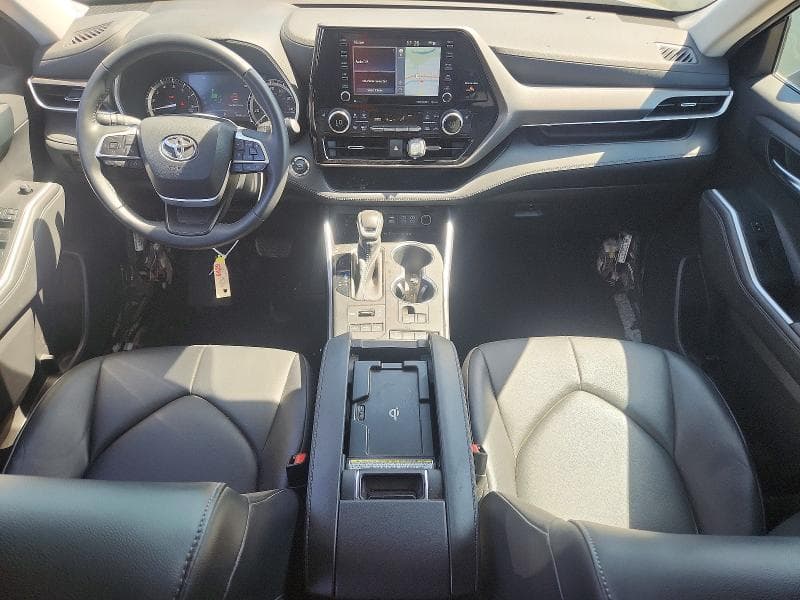 2022 TOYOTA HIGHLANDER XLE 8