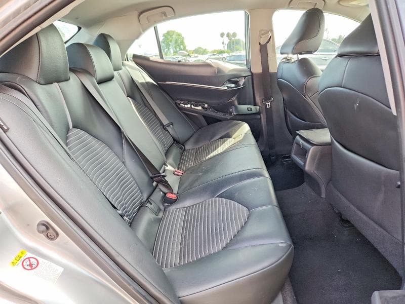 2018 TOYOTA CAMRY SE 10