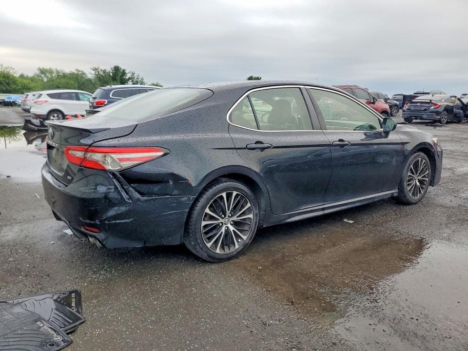 2018 TOYOTA CAMRY SE 3