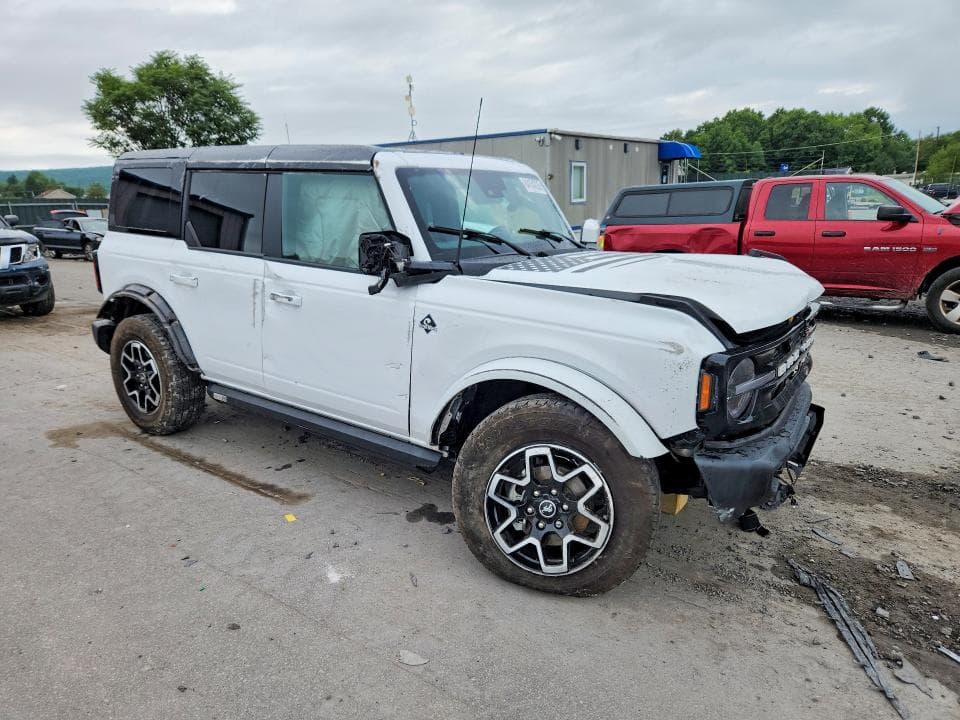 2024 FORD BRONCO OUTER BANKS 4