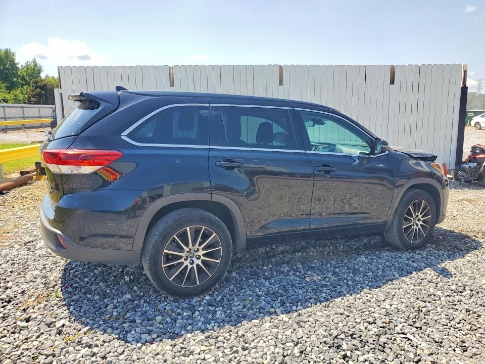 2018 TOYOTA HIGHLANDER SE 3