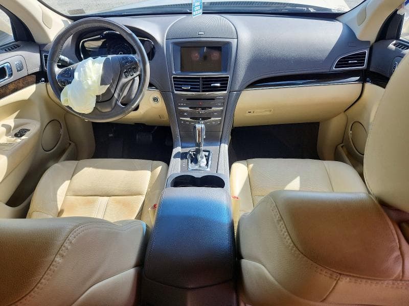 2017 LINCOLN MKT 8