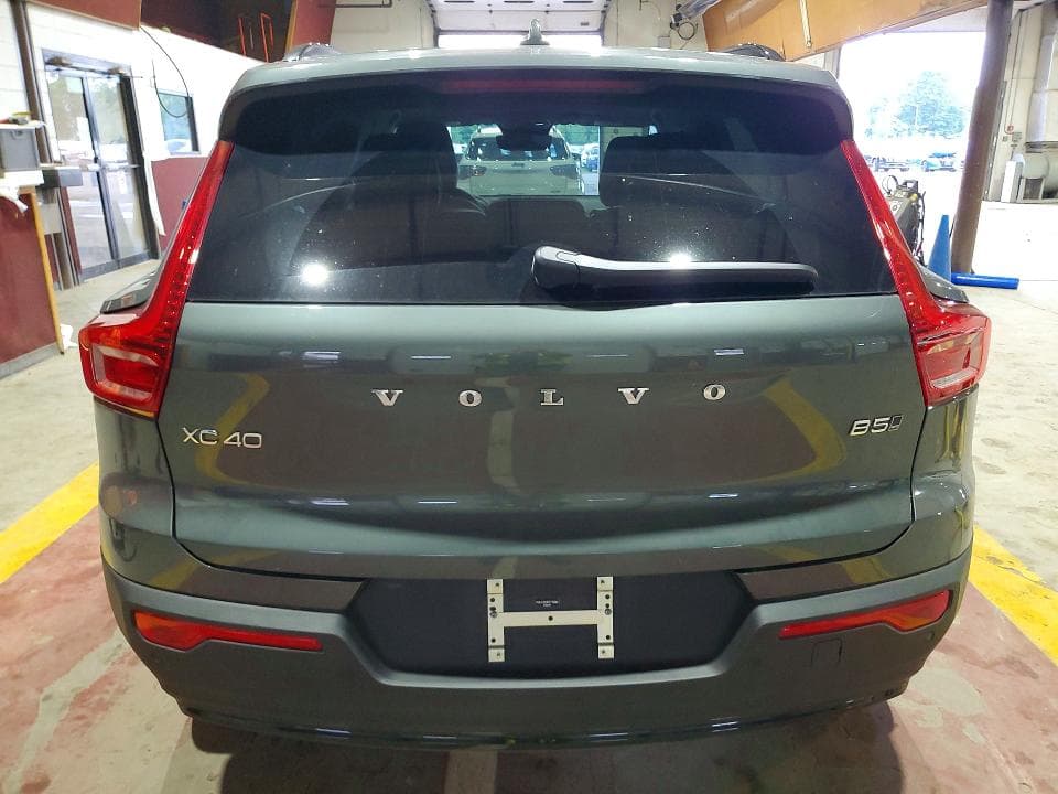 2026 VOLVO XC40 PLUS 6