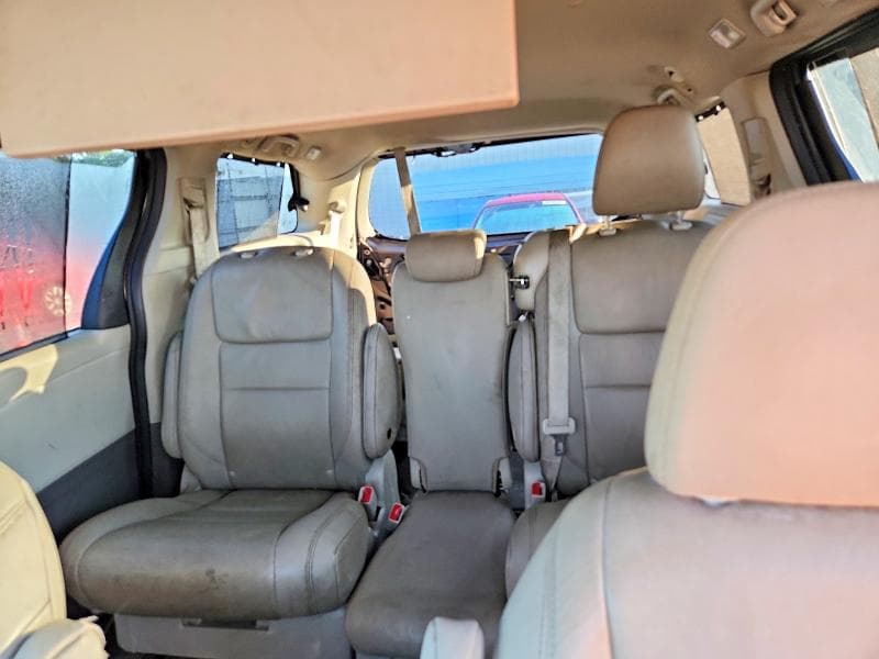 2020 TOYOTA SIENNA XLE PREMIUM 8-PASSENGER 10