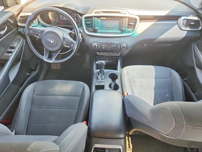 2017 KIA SORENTO LX 8