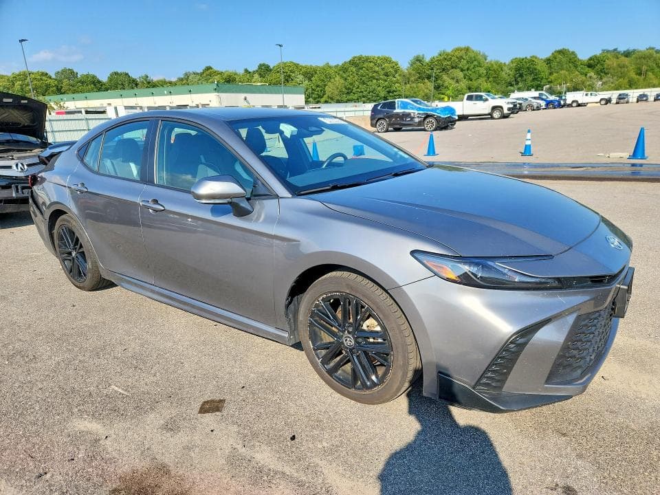 2025 TOYOTA CAMRY SE 4