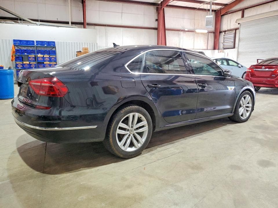 2018 VOLKSWAGEN PASSAT SE 3