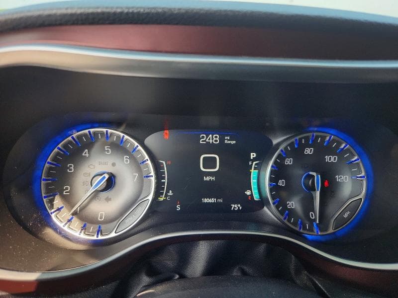 2017 CHRYSLER PACIFICA LIMITED 9