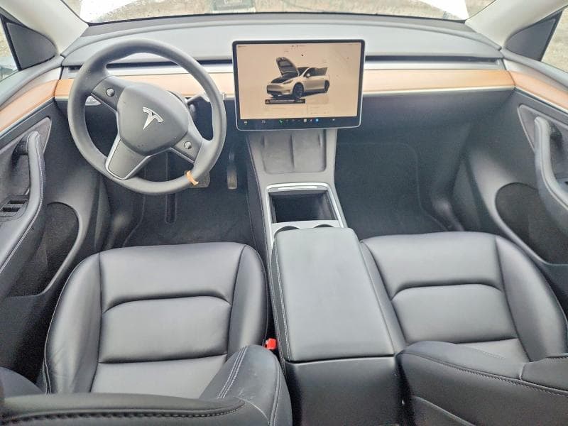 2023 TESLA MODEL Y 8