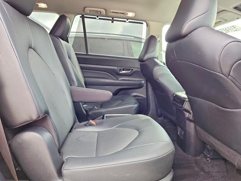 2026 TOYOTA GRAND HIGHLANDER XLE 11