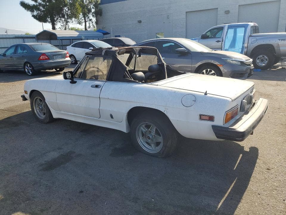 1982 ALFA ROMEO VELOCE 2000 SPIDER 2