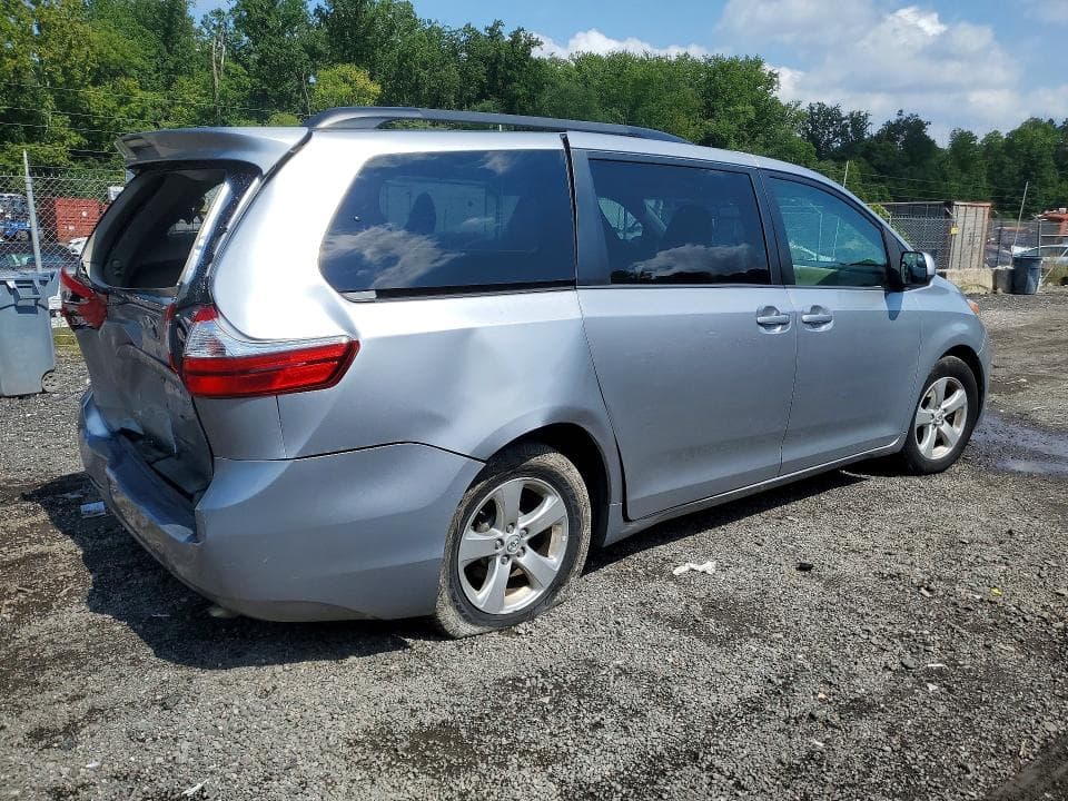 2017 TOYOTA SIENNA LE 3