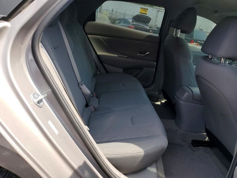 2022 HYUNDAI ELANTRA SE 10