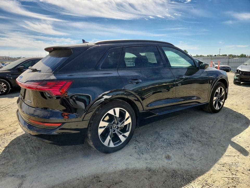 2022 AUDI E-TRON PREMIUM 3