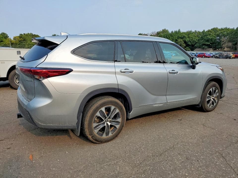 2022 TOYOTA HIGHLANDER HYBRID XLE 3