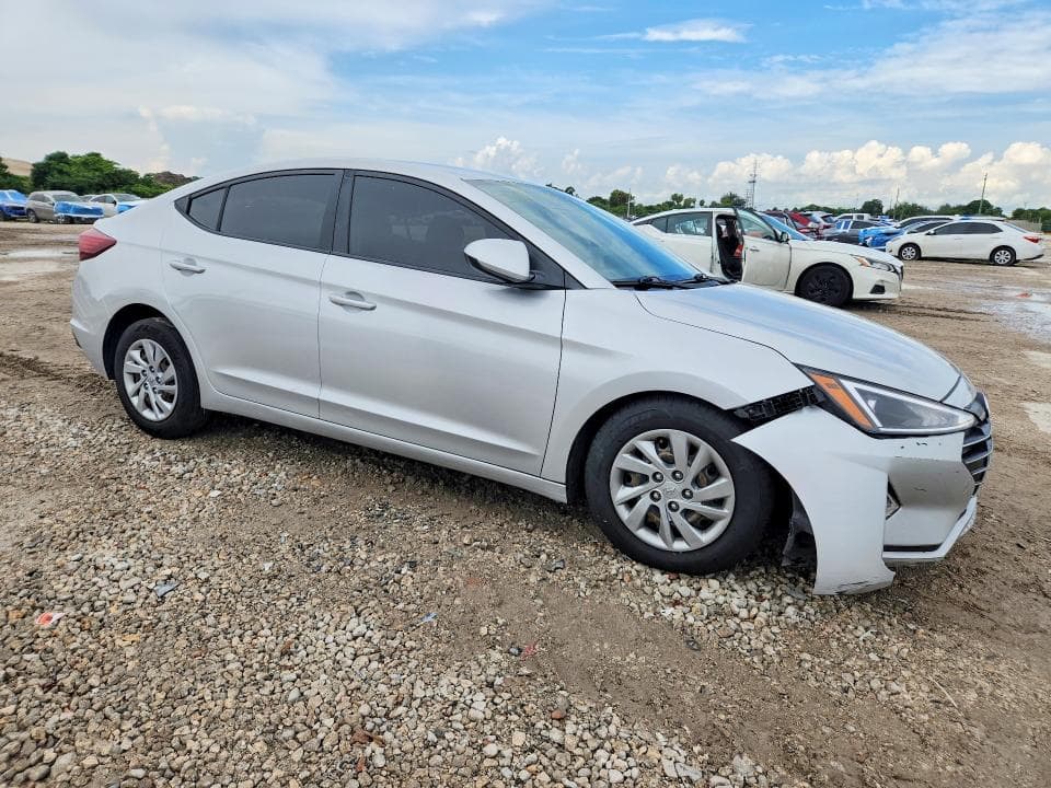 2019 HYUNDAI ELANTRA SE 4