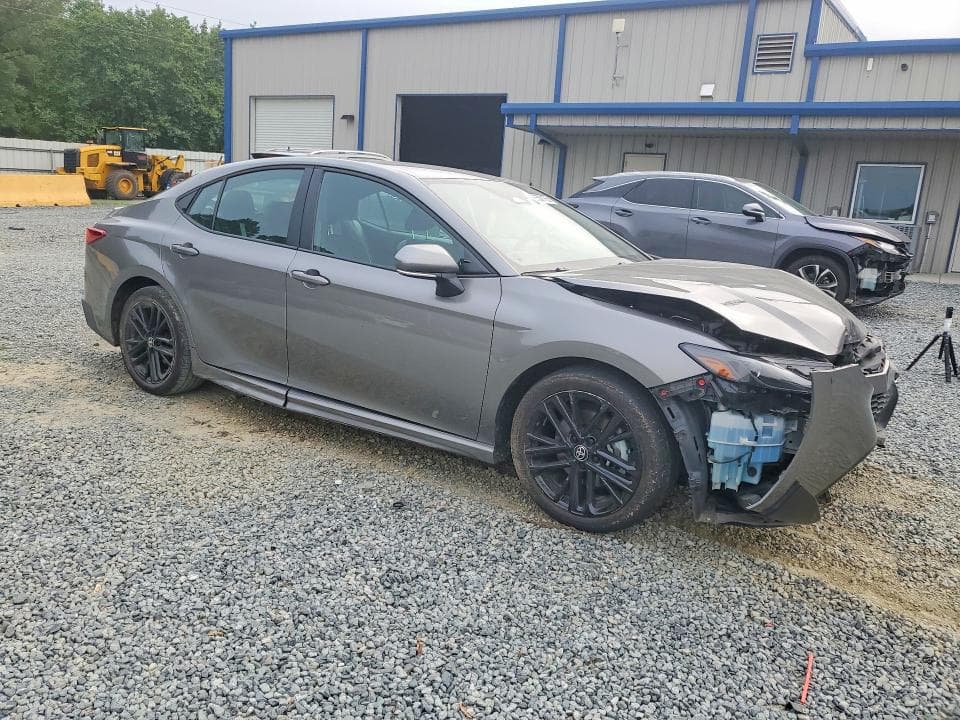 2025 TOYOTA CAMRY SE 4