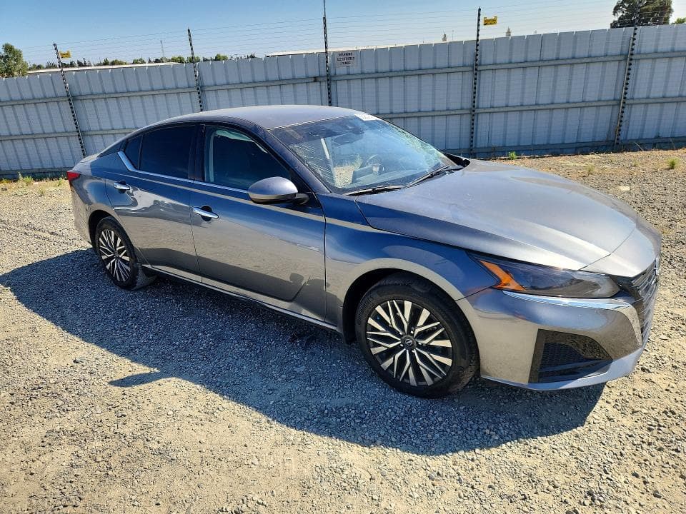 2023 NISSAN ALTIMA SV 4