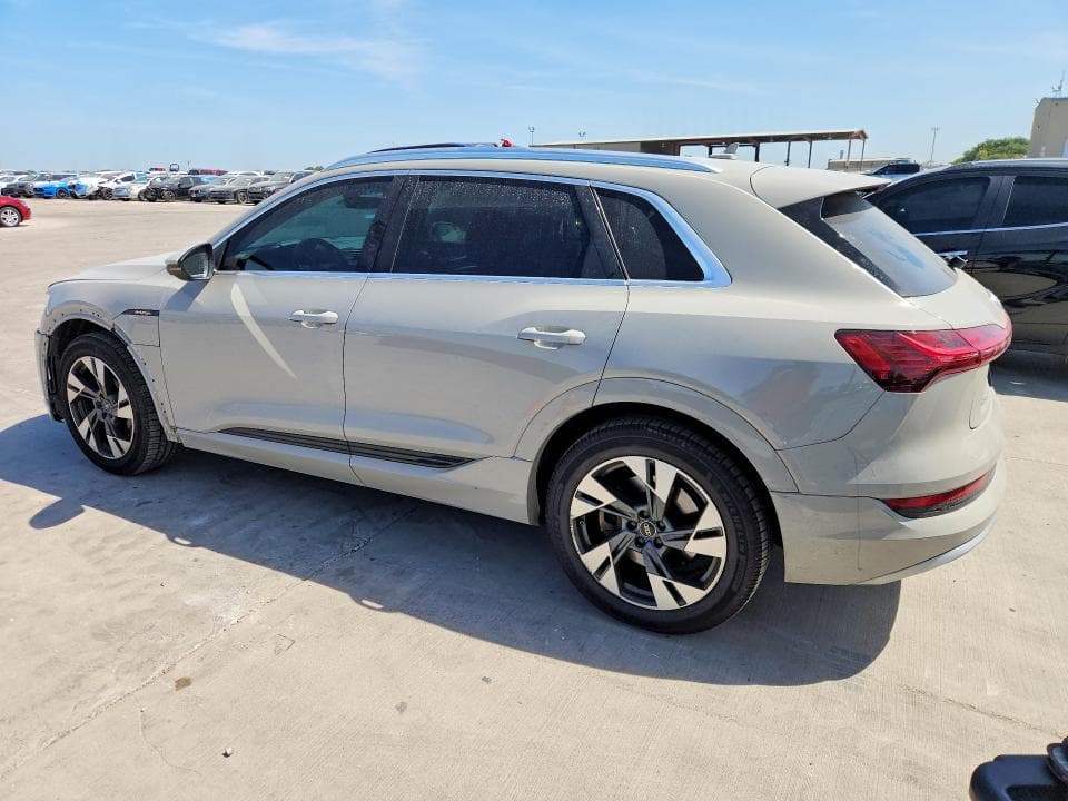2022 AUDI E-TRON PREMIUM 2