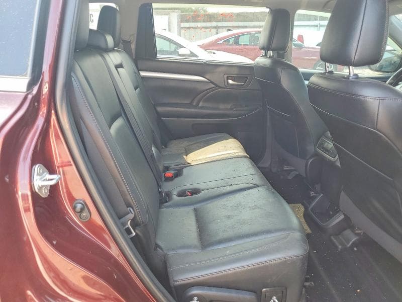 2019 TOYOTA HIGHLANDER XLE 11