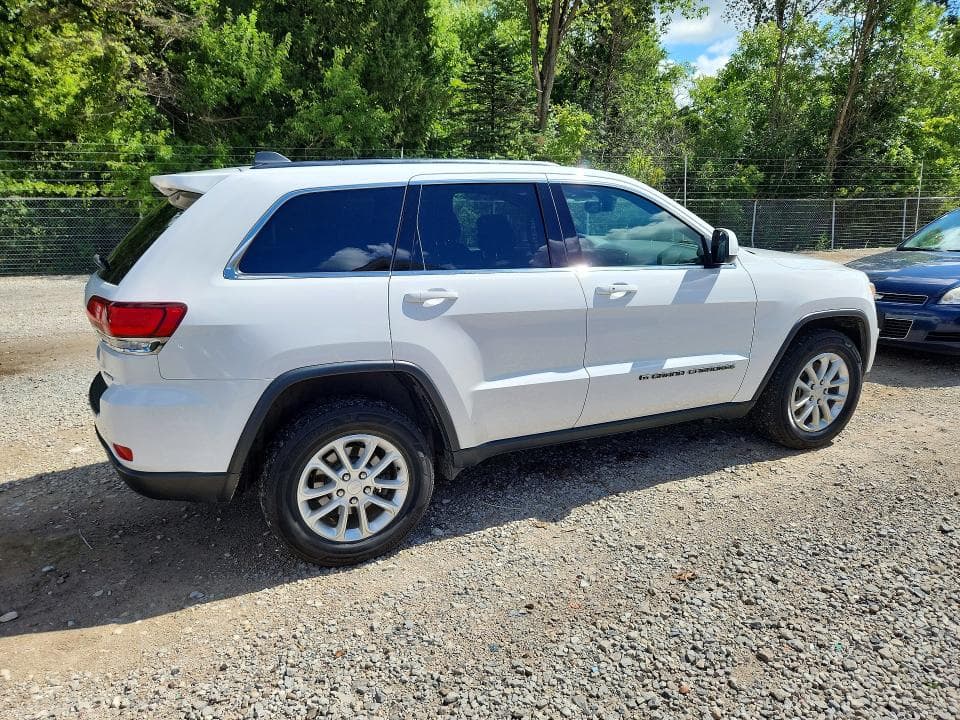 2022 JEEP GRAND CHEROKEE LAREDO E 3