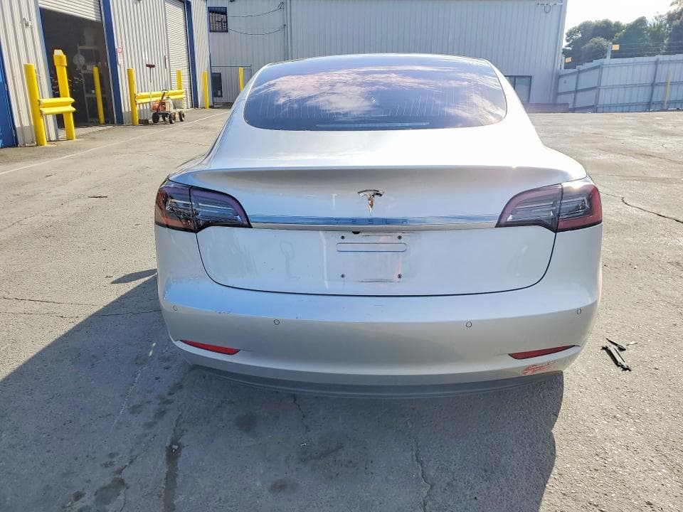 2018 TESLA MODEL 3 6