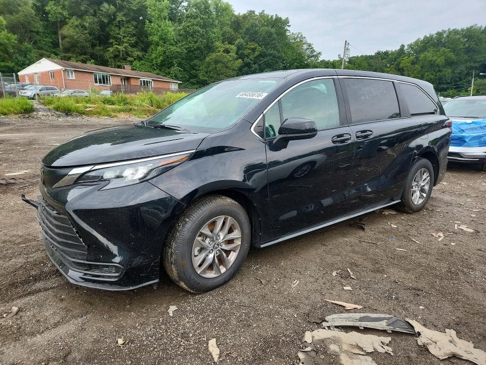 2026 TOYOTA SIENNA LE