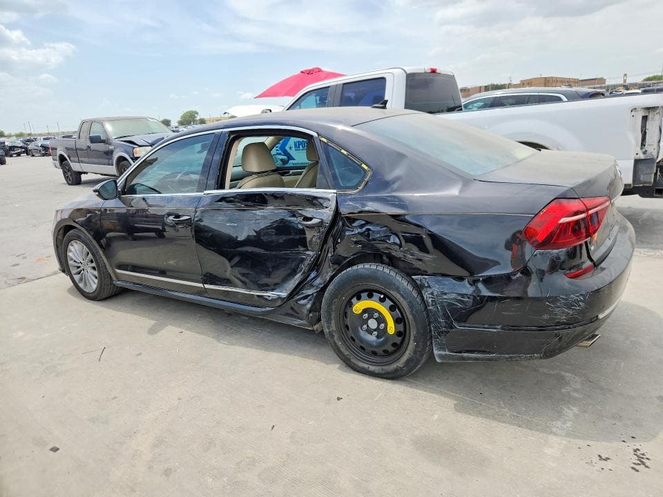 2017 VOLKSWAGEN PASSAT SE 2