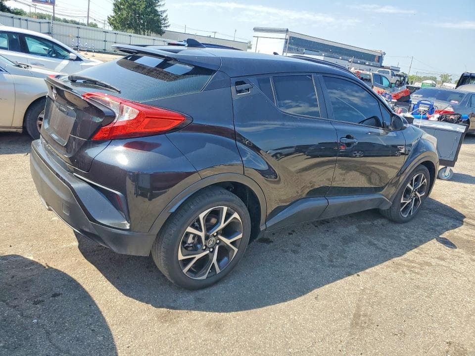 2018 TOYOTA C-HR XLE 3