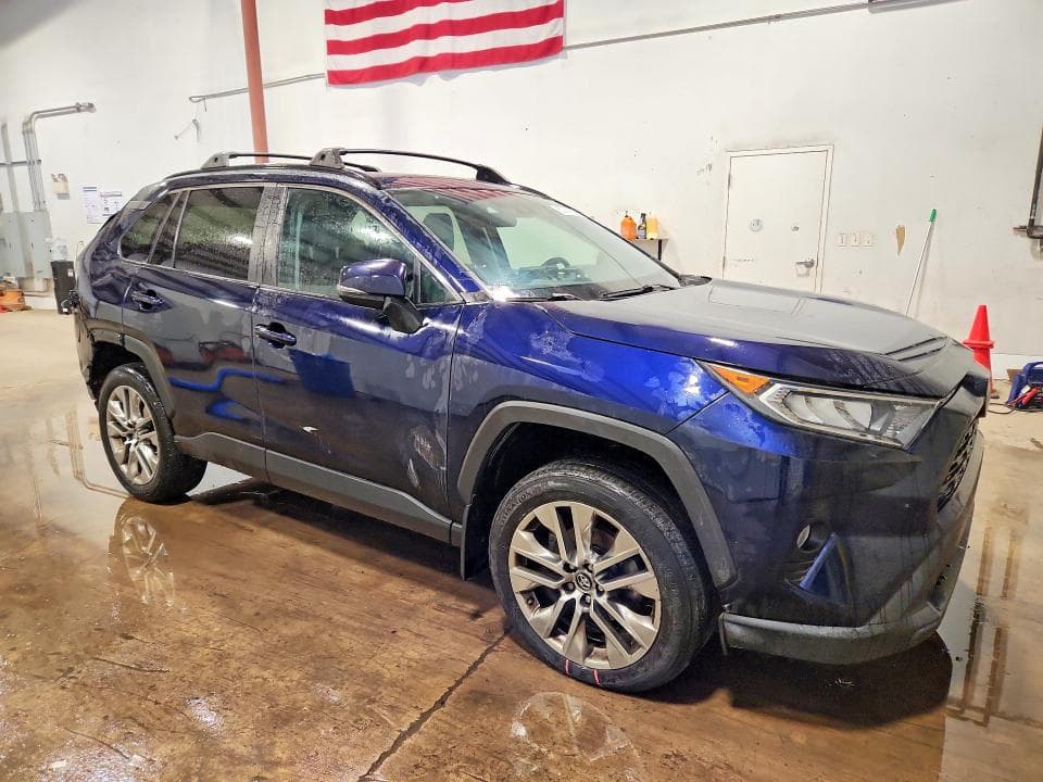 2019 TOYOTA RAV4 XLE PREMIUM 4