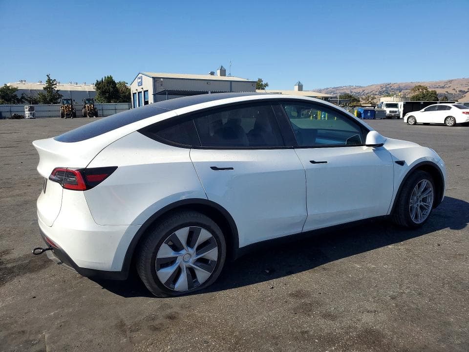 2024 TESLA MODEL Y 3