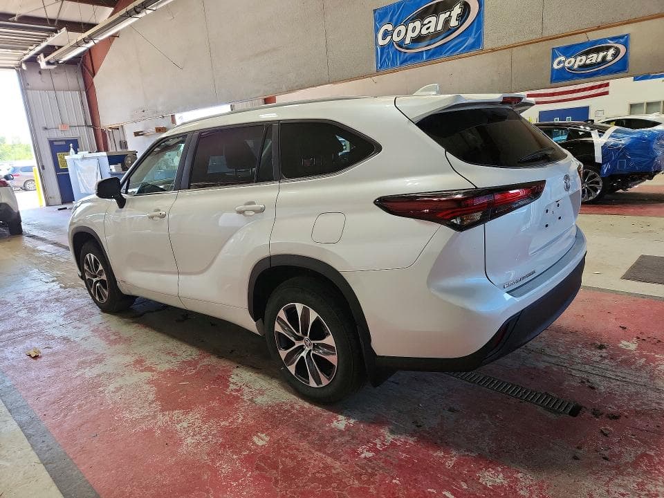 2025 TOYOTA HIGHLANDER HYBRID XLE 2