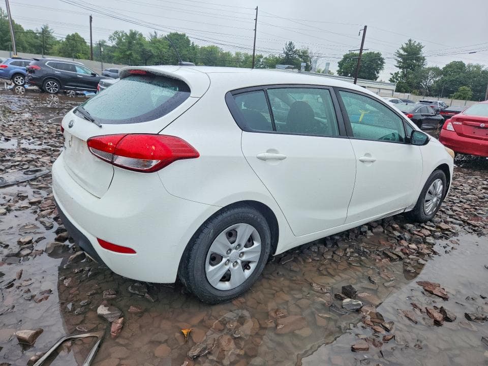 2017 KIA FORTE5 LX 3