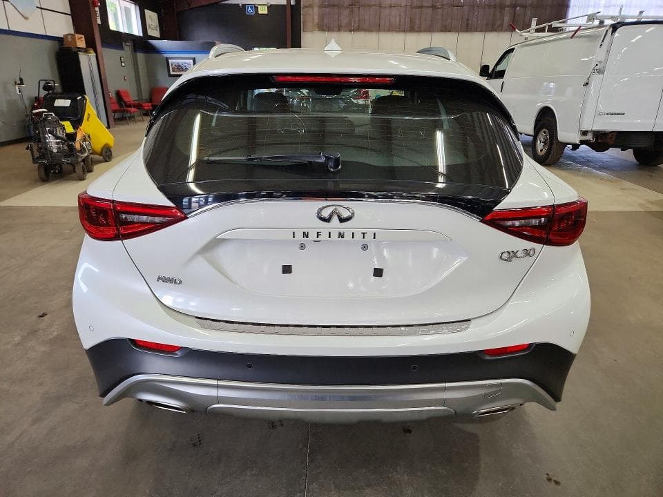 2017 INFINITI QX30 PREMIUM 6