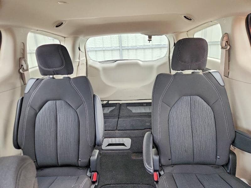 2022 CHRYSLER VOYAGER LX 10