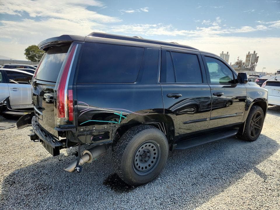 2017 CADILLAC ESCALADE LUXURY 3