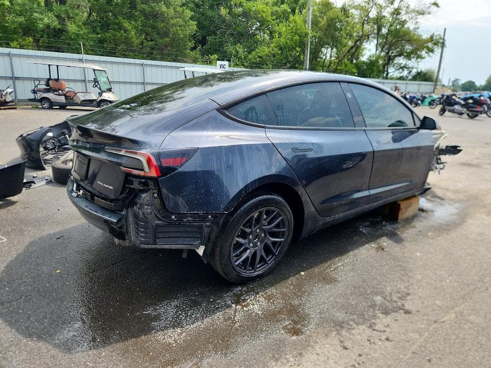2025 TESLA MODEL 3 3