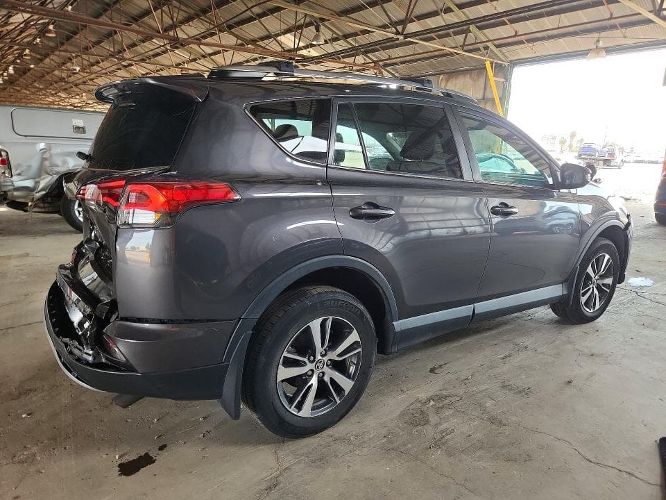 2018 TOYOTA RAV4 XLE 3