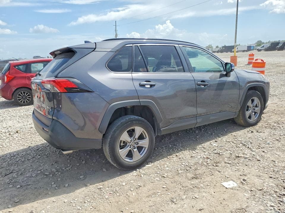 2024 TOYOTA RAV4 XLE 3