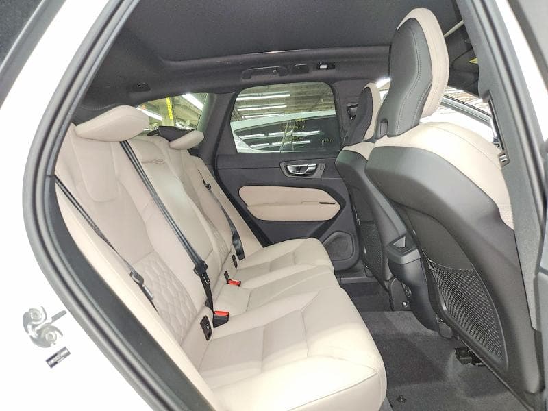 2026 VOLVO XC60 PLUS 11