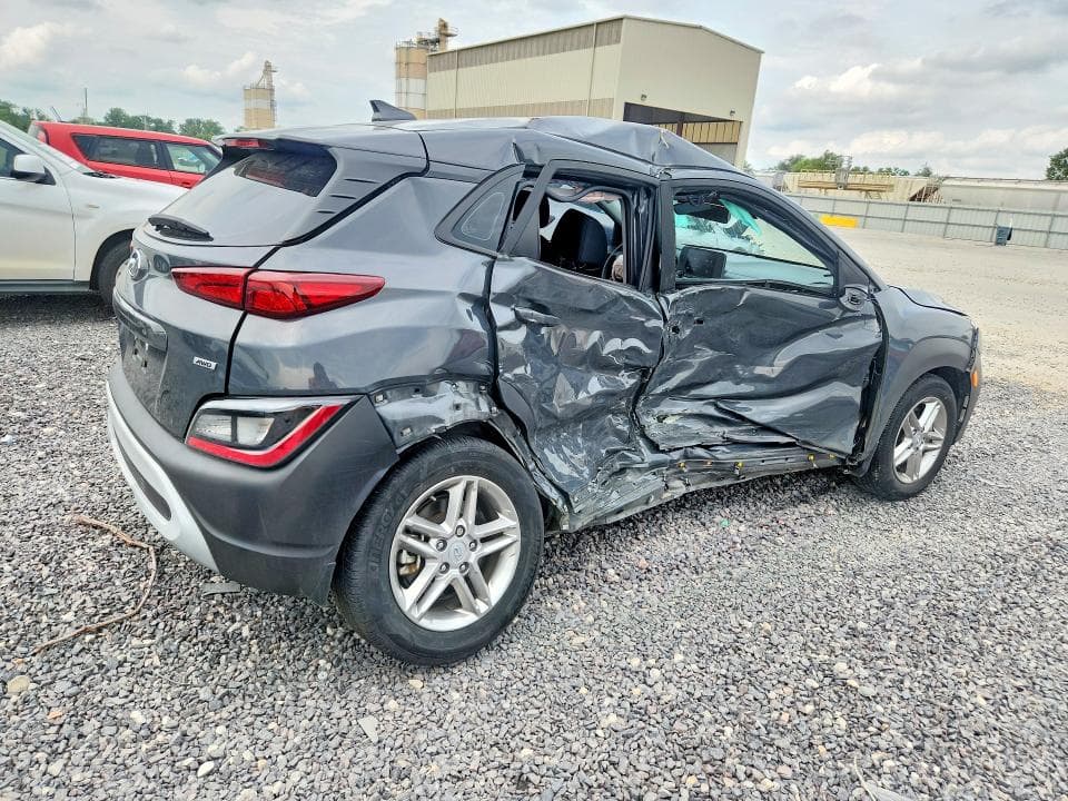 2023 HYUNDAI KONA SE 3