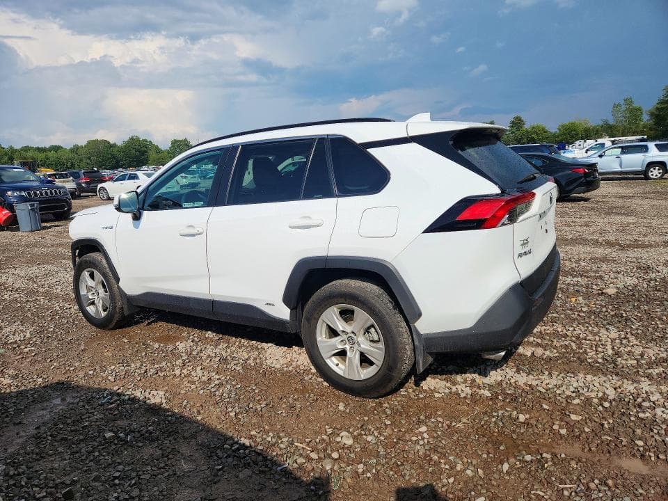 2021 TOYOTA RAV4 XLE 2