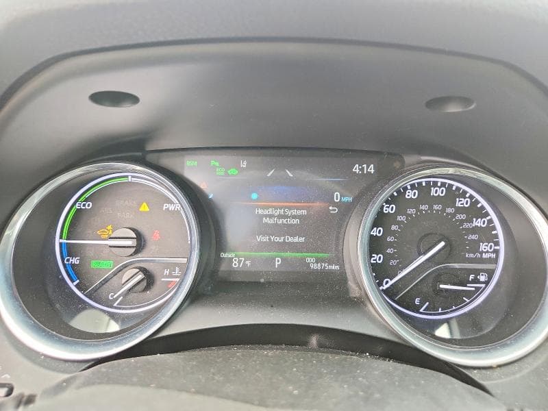2020 TOYOTA CAMRY XLE 9