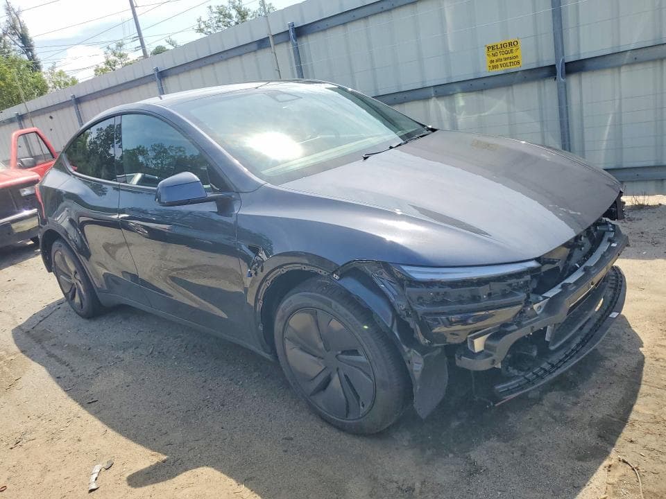 2026 TESLA MODEL Y 4