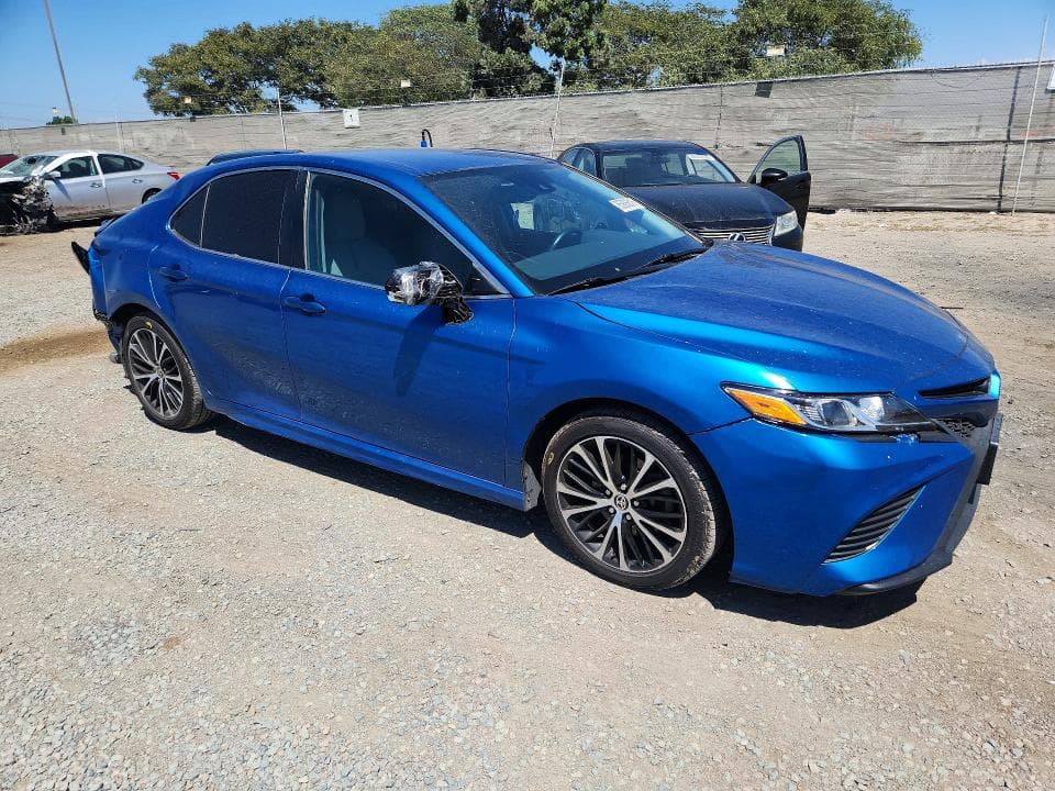 2020 TOYOTA CAMRY SE 4