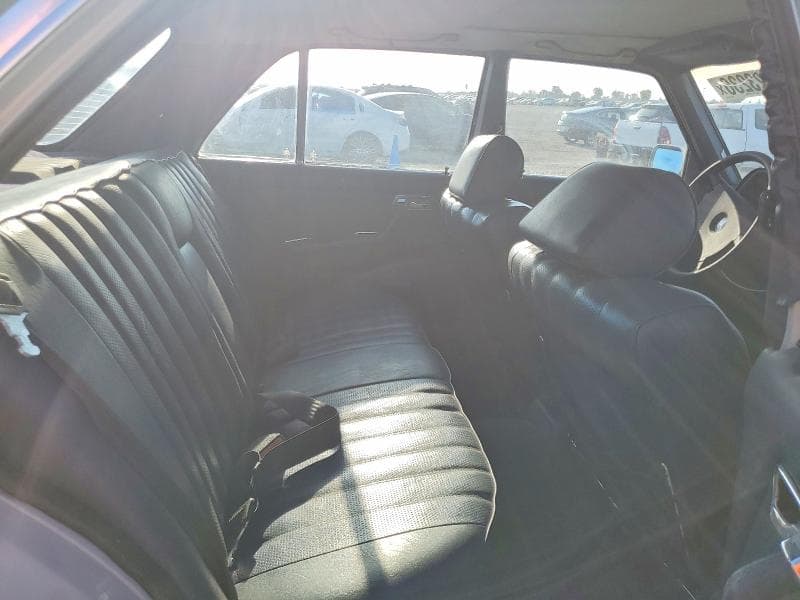 1980 MERCEDES-BENZ 300D 10