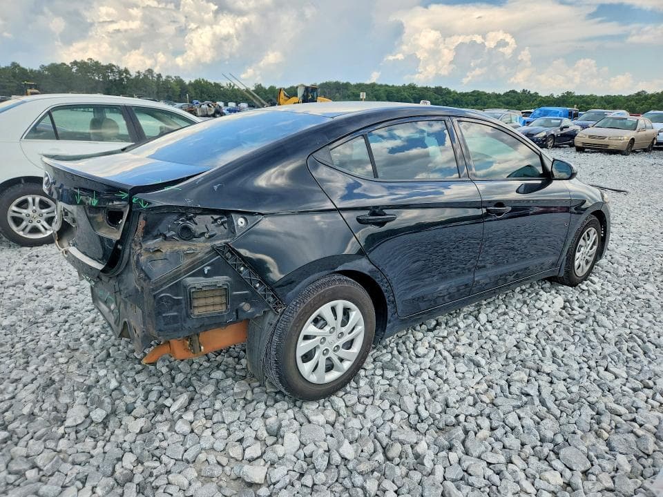 2018 HYUNDAI ELANTRA SE 3